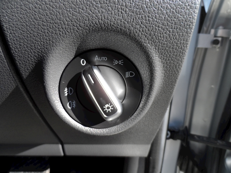 Volkswagen 2.0 BiTDI BlueMotion Tech Highline Per Pickup 4dr Diesel Automatic 4MOTION (211 g/km, 178 bhp)