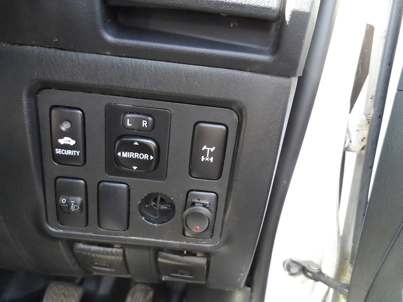 Toyota 2.5 D-4D Active Pickup 2dr Diesel Manual 4WD (VSC) (194 g/km, 144 bhp)