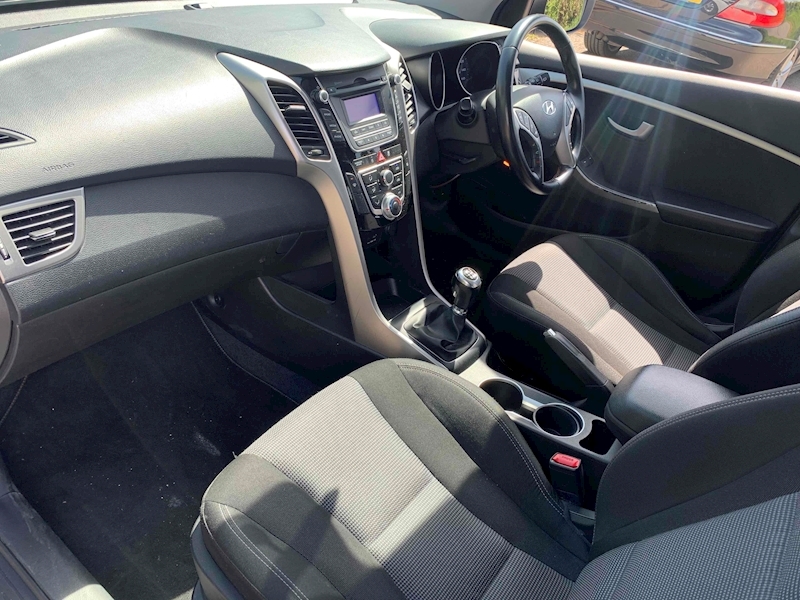 Hyundai 1.6 CRDi Blue Drive Active Hatchback 5dr Diesel Manual (97 g/km, 108 bhp)