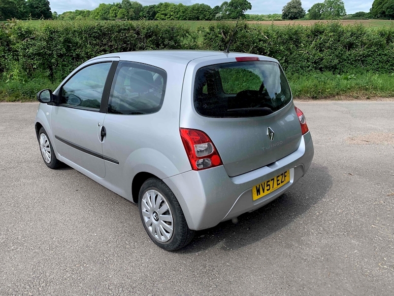 Renault 1.2 16V Dynamique Hatchback 3dr Petrol Manual (135 g/km, 75 bhp)