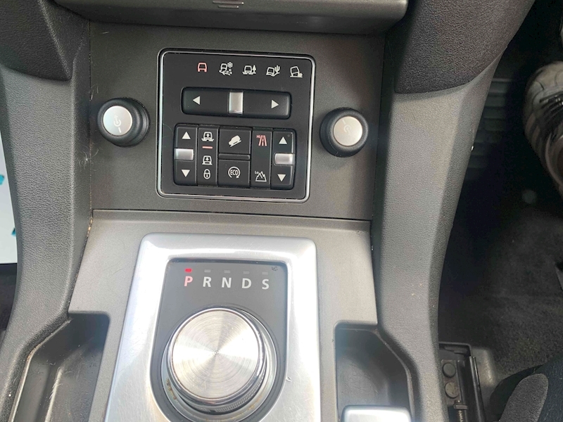 Land Rover 3.0 SD V6 SE LCV 5dr Diesel Auto 4WD (213 g/km, 255 bhp)