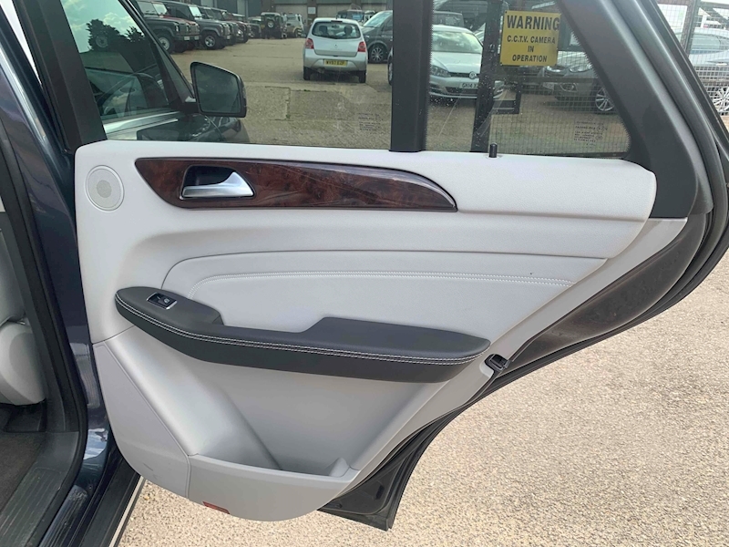 Mercedes-Benz 3.0 ML350 V6 BlueTEC SE (Executive) SUV 5dr Diesel G-Tronic 4WD Euro 6 (s/s) (258 ps)