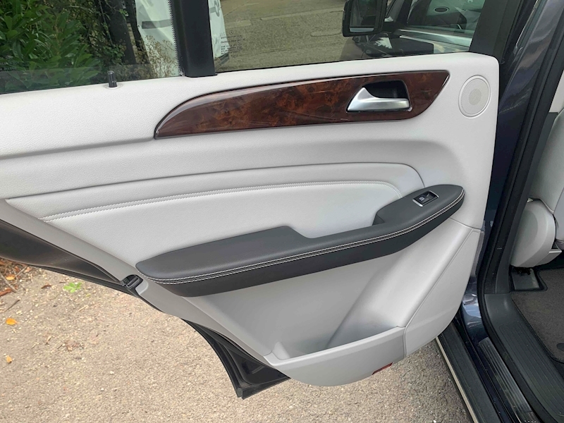 Mercedes-Benz 3.0 ML350 V6 BlueTEC SE (Executive) SUV 5dr Diesel G-Tronic 4WD Euro 6 (s/s) (258 ps)